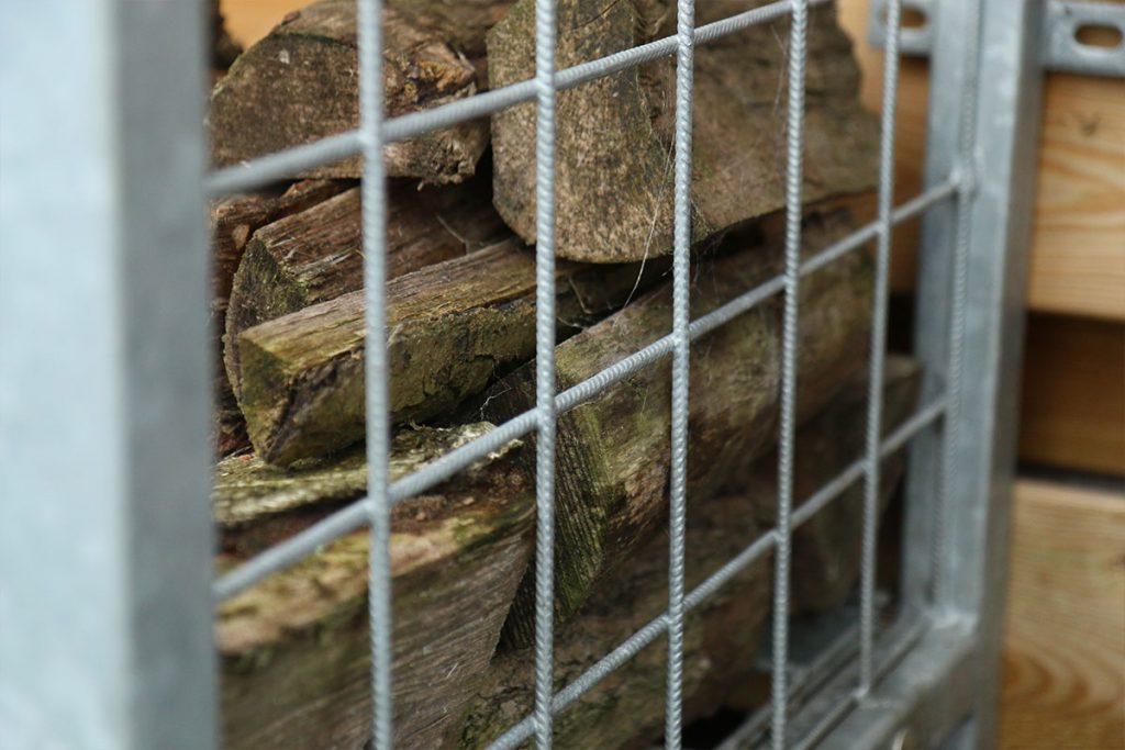 Wat is de beste plek voor een haardhoutopslag? Tips voor een slimme en praktische keuze