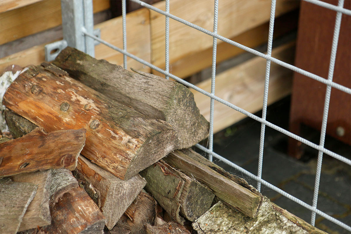 Stalen haardhoutopslag doe-het-zelf: zelf bouwen of laten maken?