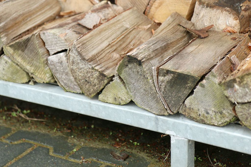 Stalen haardhoutopslag zelf plaatsen – zo doe je dat eenvoudig en stevig